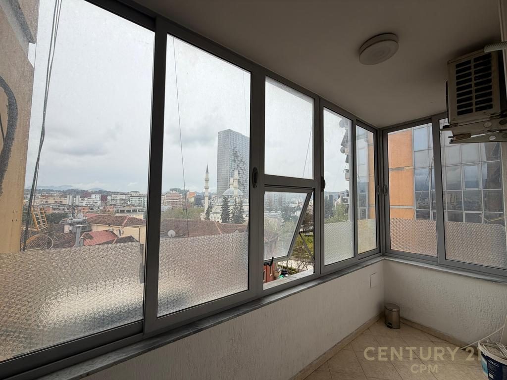 ZYRE Me Qira në Parlamenti, Tiranë - 850€ | 118 m²