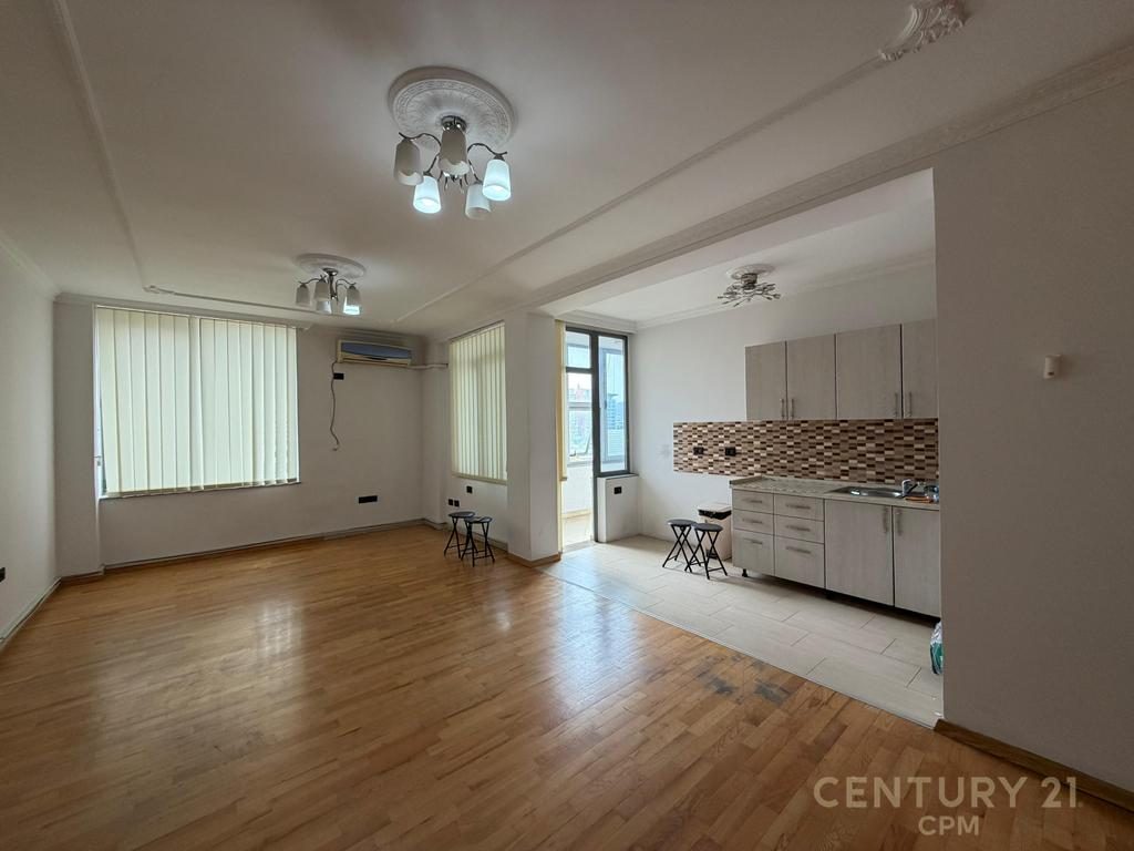 ZYRE Me Qira në Parlamenti, Tiranë - 850€ | 118 m²