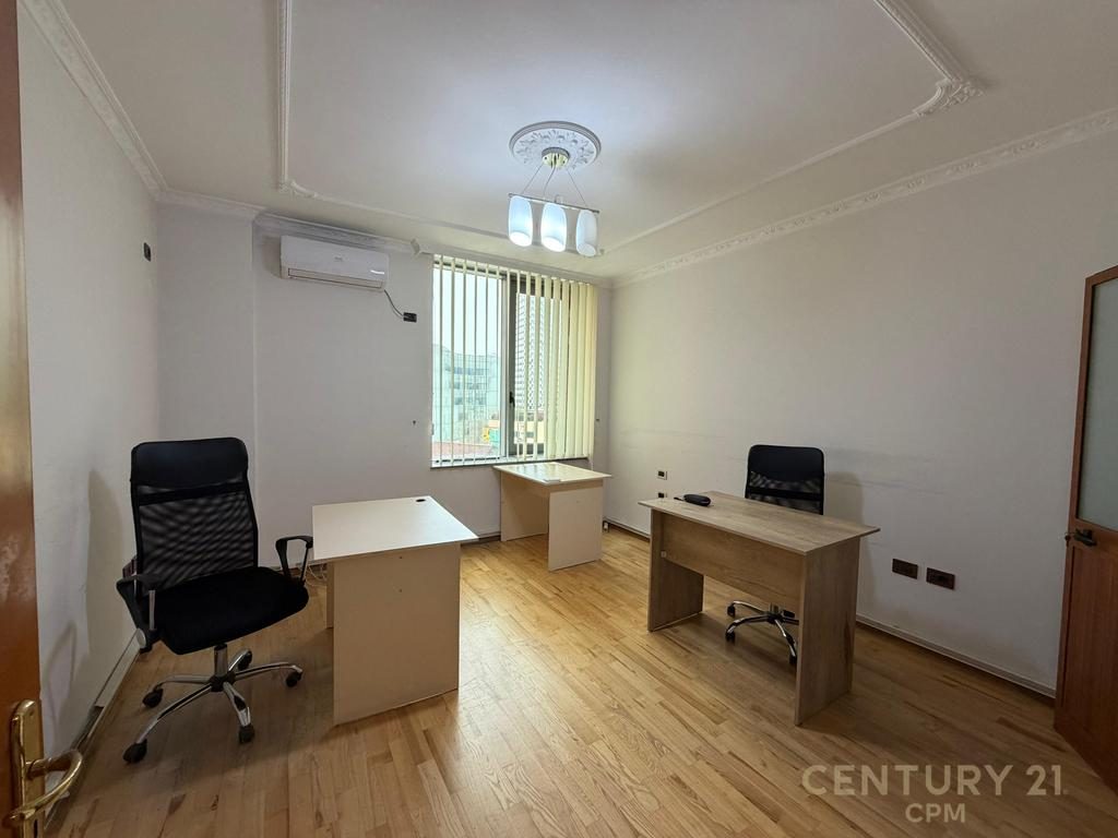 ZYRE Me Qira në Parlamenti, Tiranë - 850€ | 118 m²