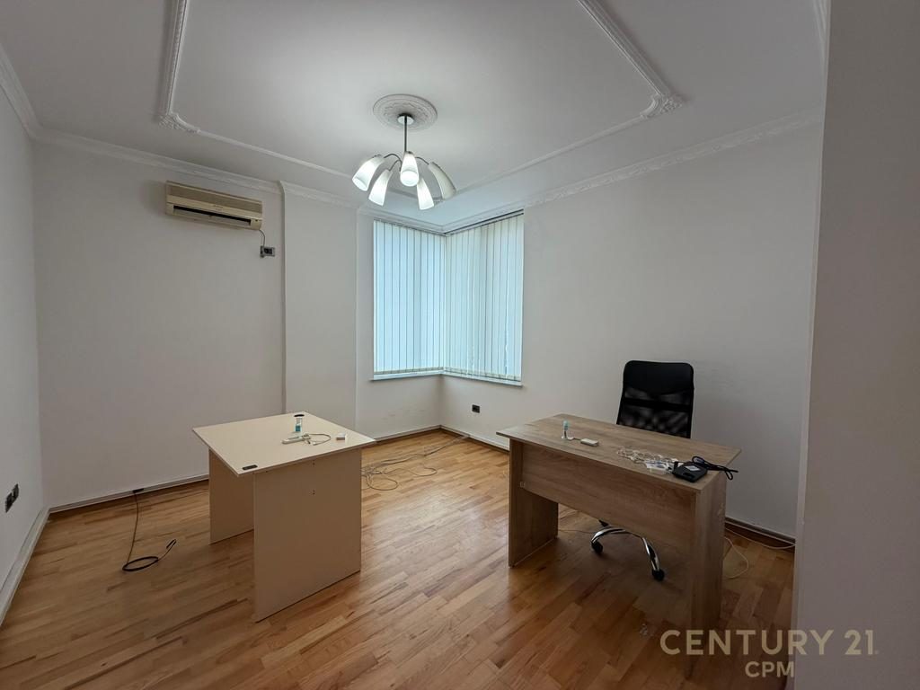 ZYRE Me Qira në Parlamenti, Tiranë - 850€ | 118 m²