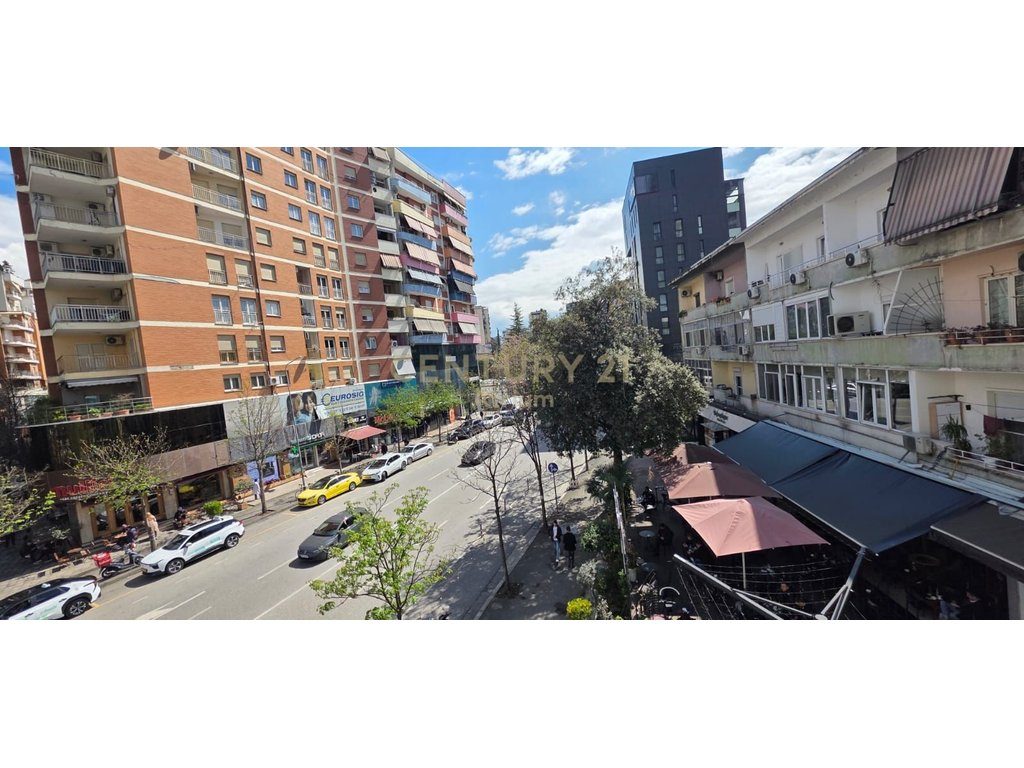 JEPET AMBIENT PER ZYRA ME QIRA TEK RRUGA ELBASANIT!!!