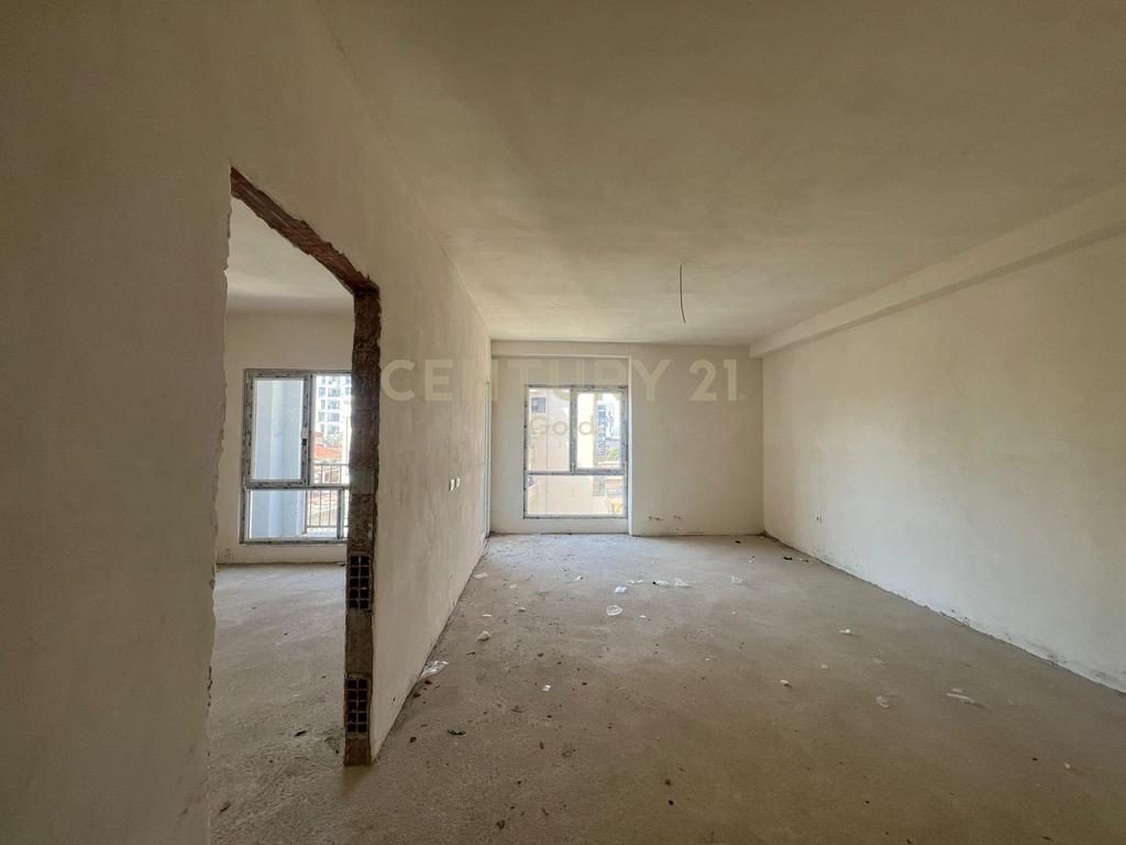 SHESIM APARTAMENT 1+1 PRANE SPITALIT AMERIKAN 2!