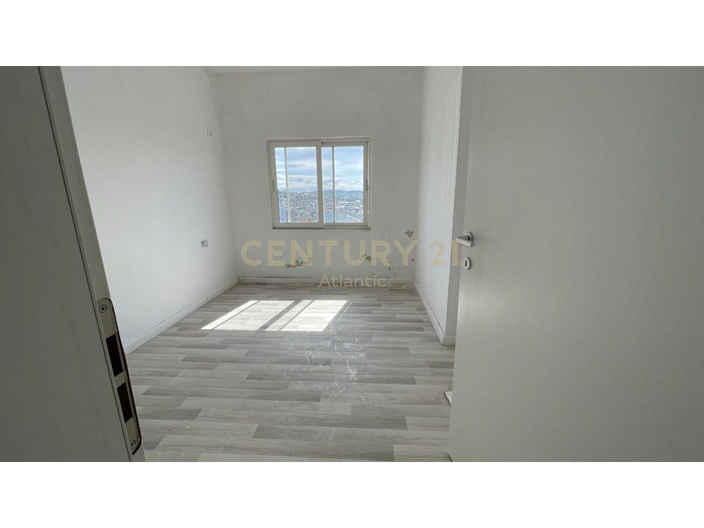 SHITET  APARTAMENT 2+1 NE PLAZH HEKURUDHA, DURRES!