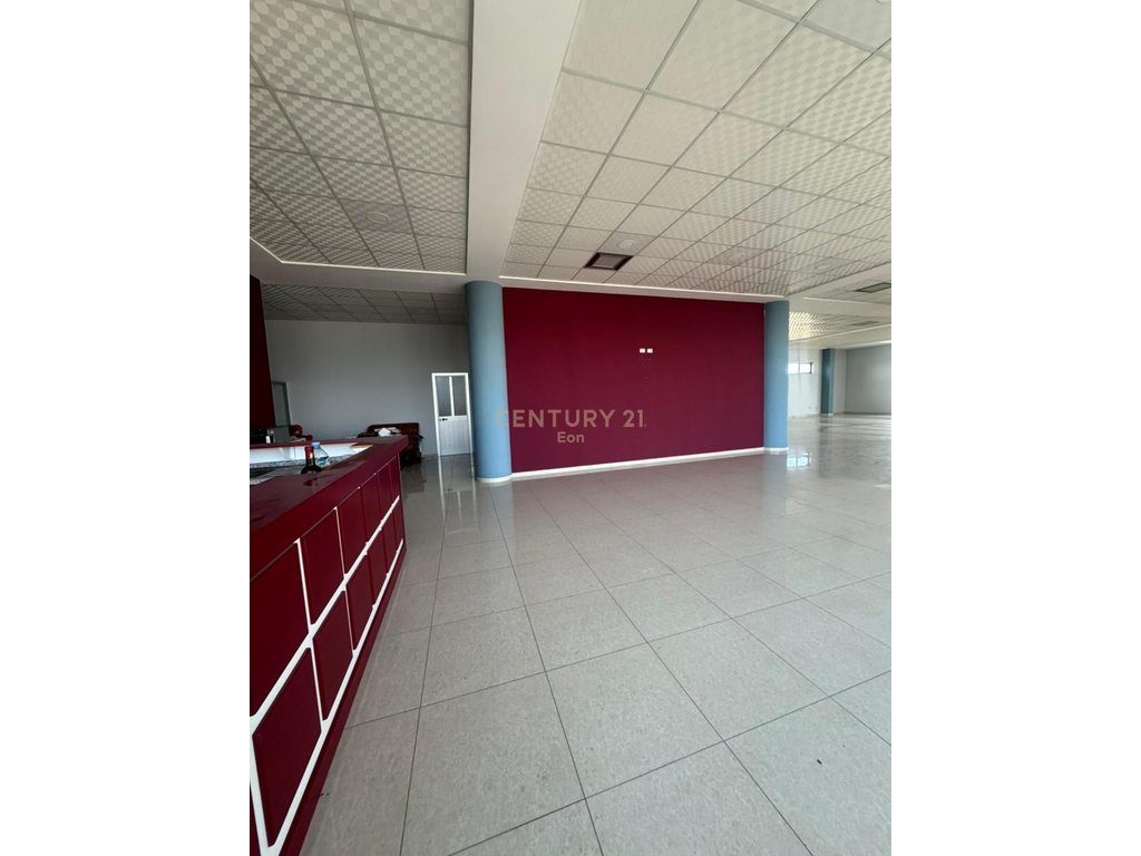 Hapësirë multifunksionale me qira në Shijak, Durres !