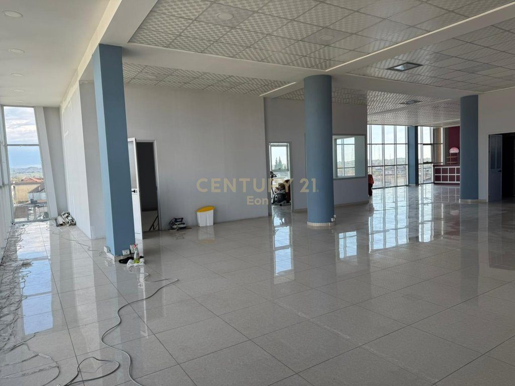 Hapësirë multifunksionale me qira në Shijak, Durres !