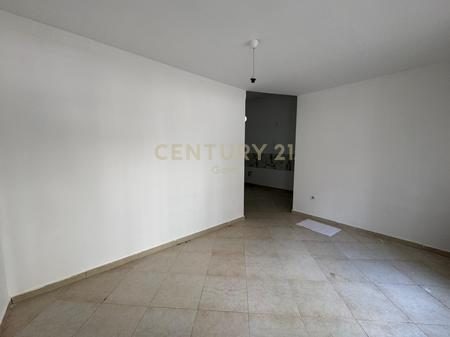 Ambient Komercial Për Shitje në Astir, Tiranë