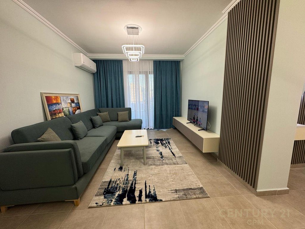 Super Apartament 2+1+2, prane Statcionit te Trenit,  fillimi Bulevardit te Ri!