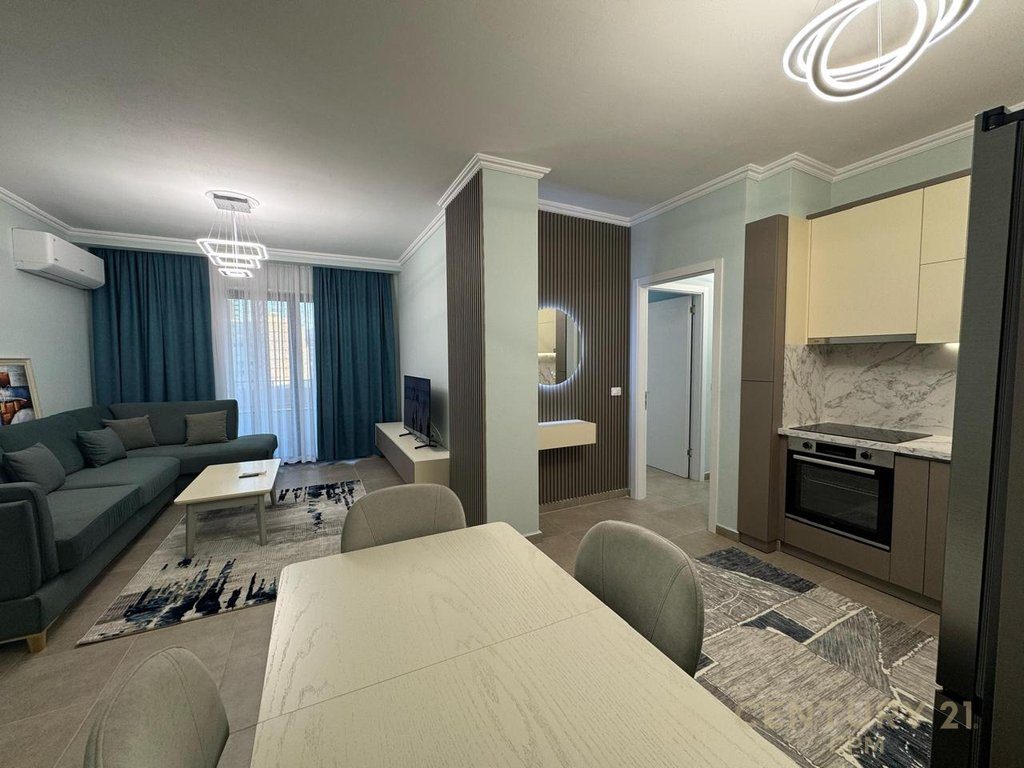 Super Apartament 2+1+2, prane Statcionit te Trenit,  fillimi Bulevardit te Ri!