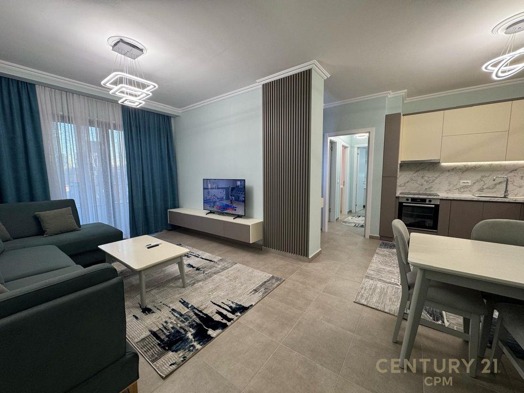 Super Apartament 2+1+2, prane Statcionit te Trenit,  fillimi Bulevardit te Ri!
