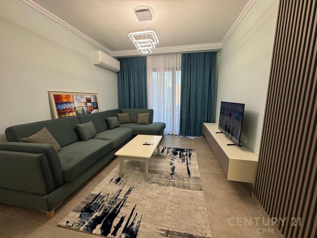 Super Apartament 2+1+2, prane Statcionit te Trenit,  fillimi Bulevardit te Ri!