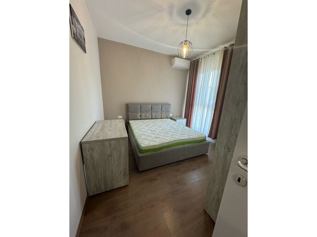 JAPIM ME QIRA APARTAMENT 2+1+POST PARKIMI KODRA E DIELLI!