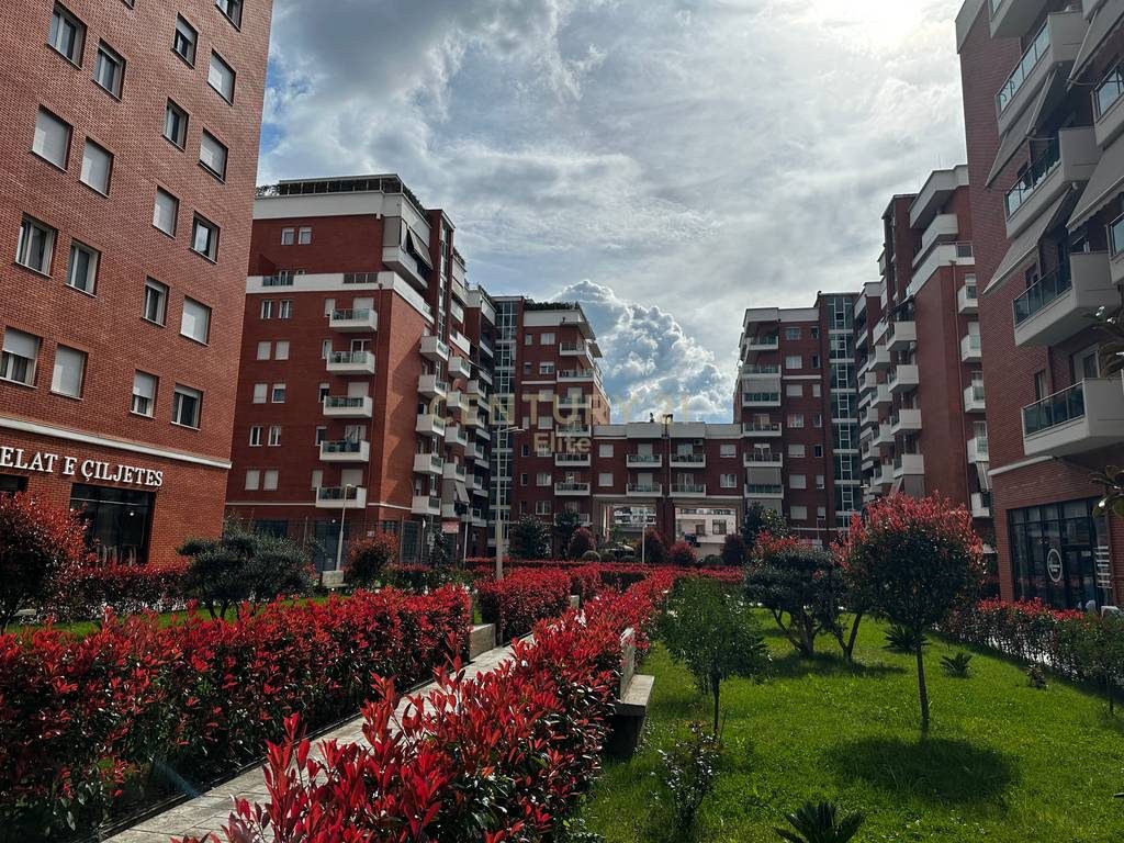Shitet apartament 2+1+2+2 Poste parkimi, Rezidenca Sima-com