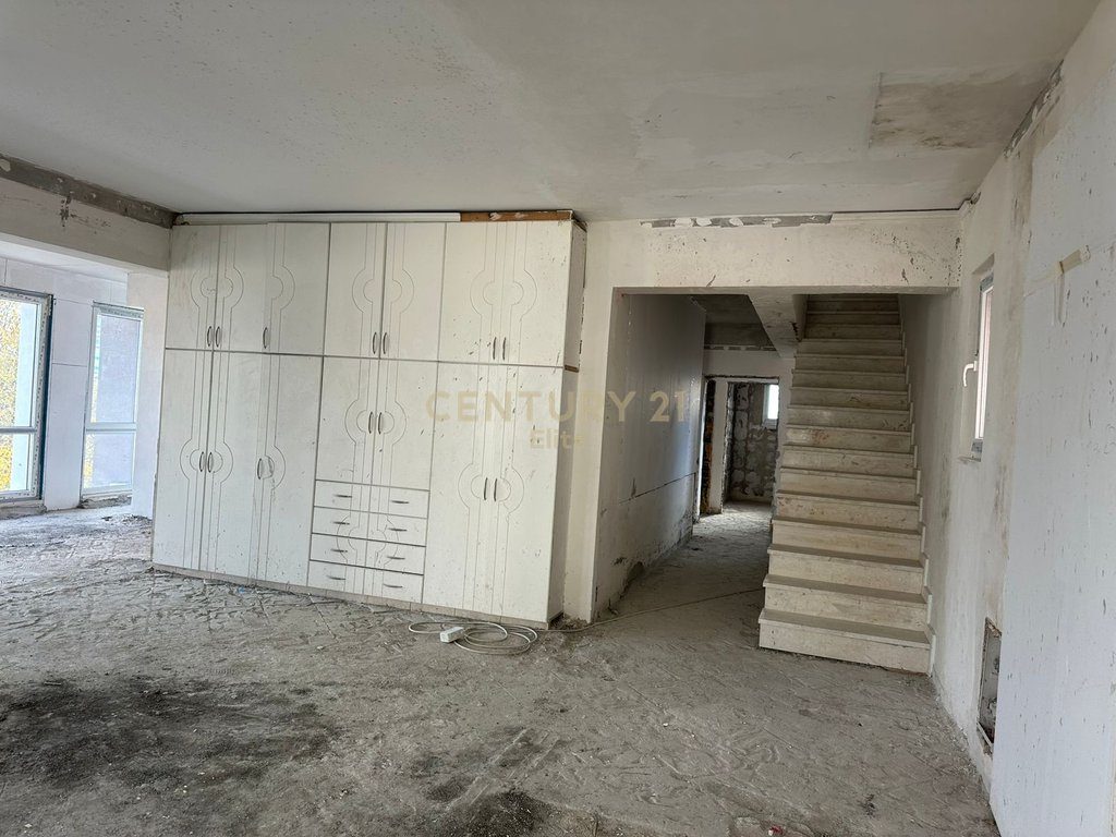 Godinë multifunksionale në shitje – Kodra e Diellit, Tiranë