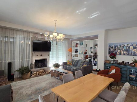 Penthouse 3+1+2 Në Shitje në Liqeni i Thatë, Tirana
