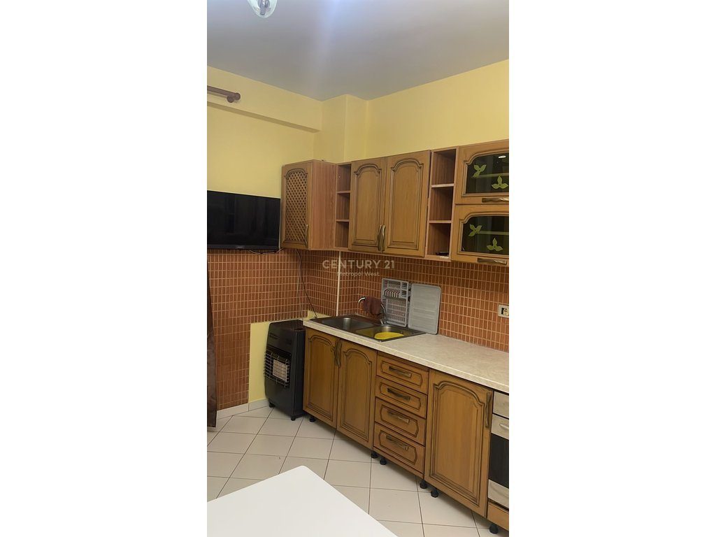 APARTAMENT ME QIRA NE MEZEZ!