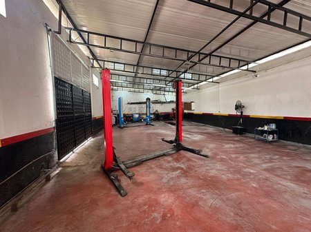Jepet me qira njesi komercial !