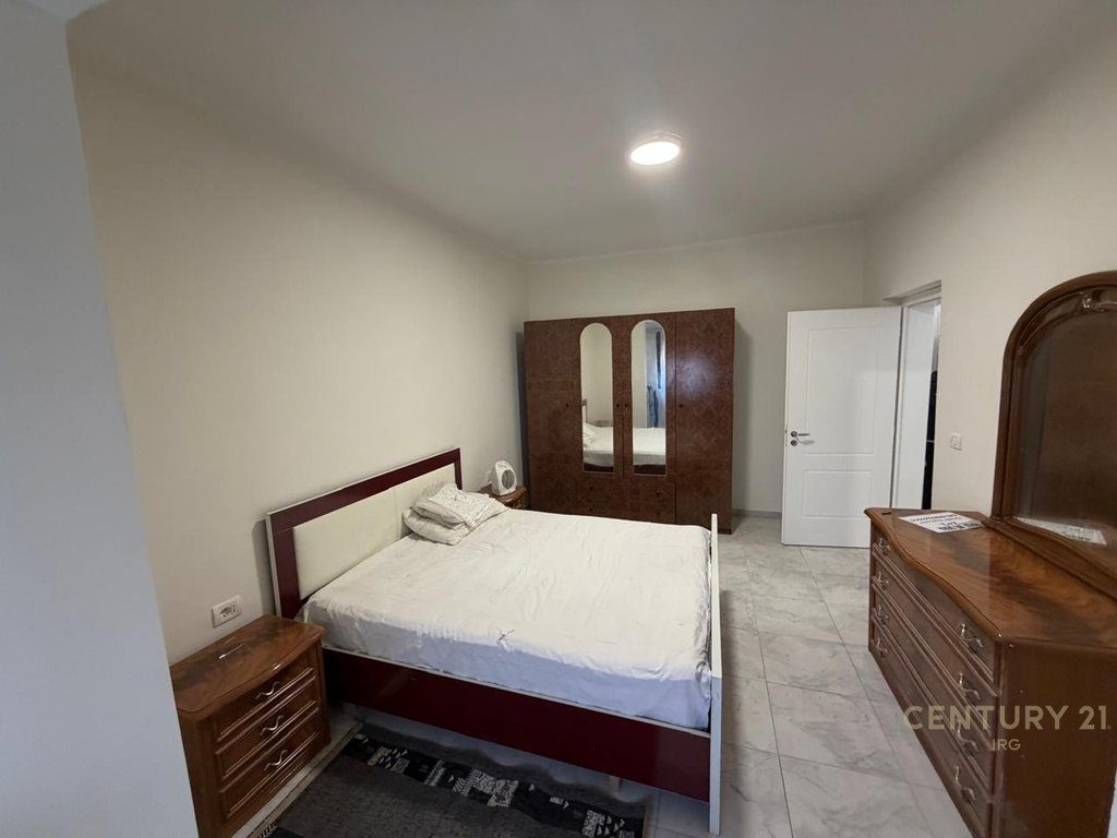 Jepet me qira apartament 2+1 te "Zogu i Zi"