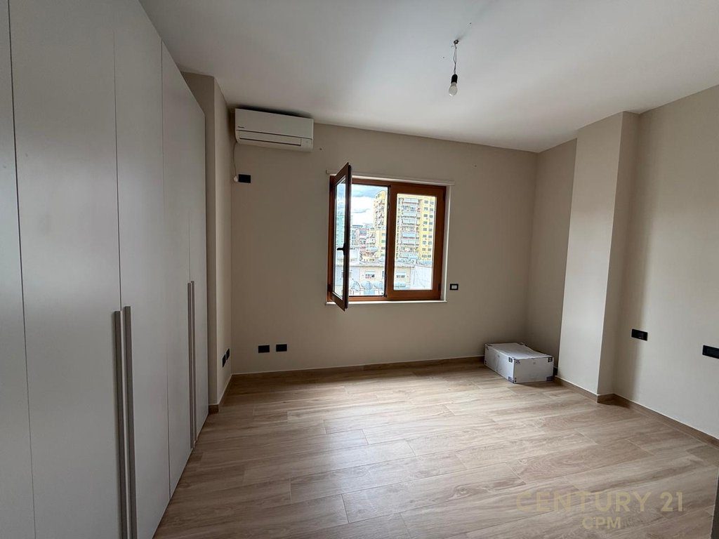 ZYRE PER QIRA 138 M2 TE GARDA, 4 AMBIENTE + POST PARKIMI