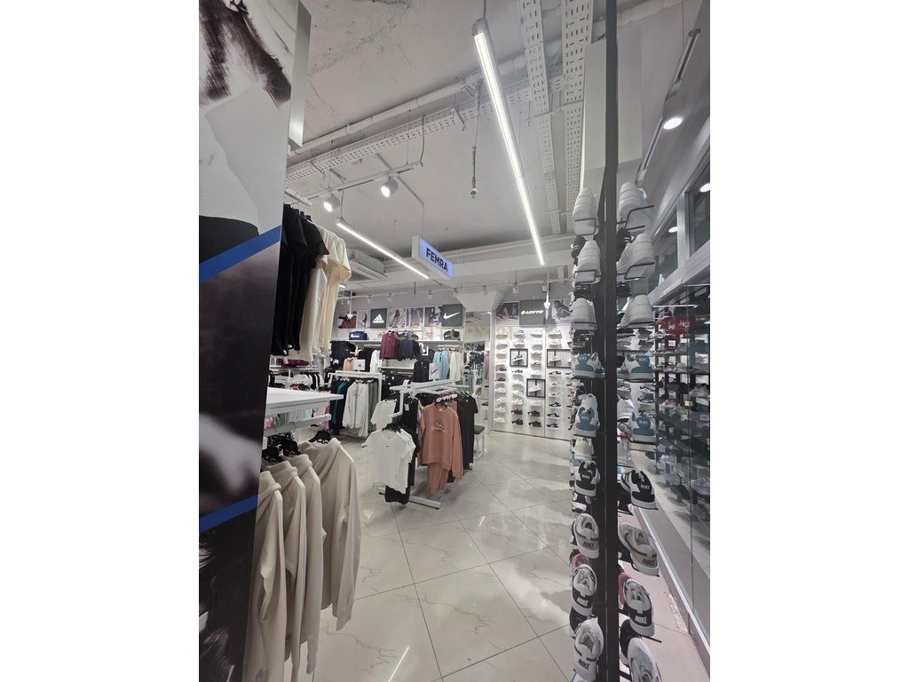 Dyqan me qira tek Qendra Tregtare Flagship, Durrës !