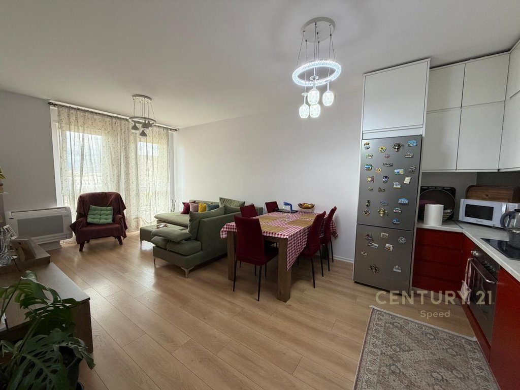 Shesim apartament 2+1+2 ne Rrugen "5 Maji"!