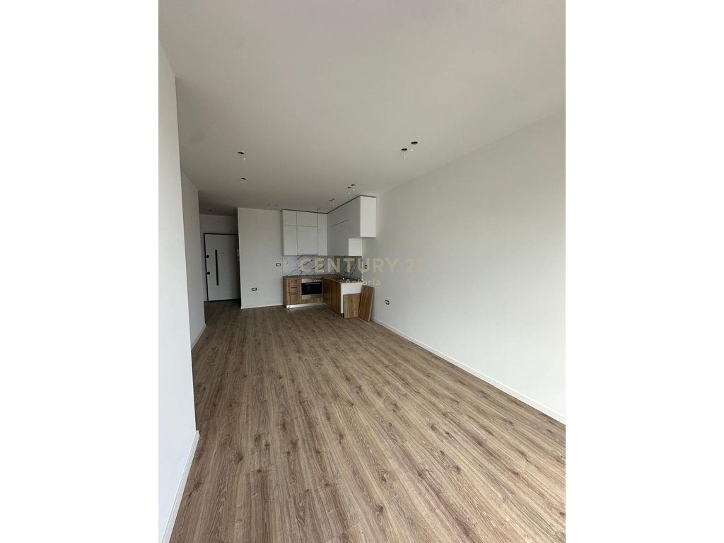 Jepet me qera apartament 1+1 tek Kompleksi “Splash Color”, Paskuqan,me administrim të paguar për tre vjet! - Century 21...
