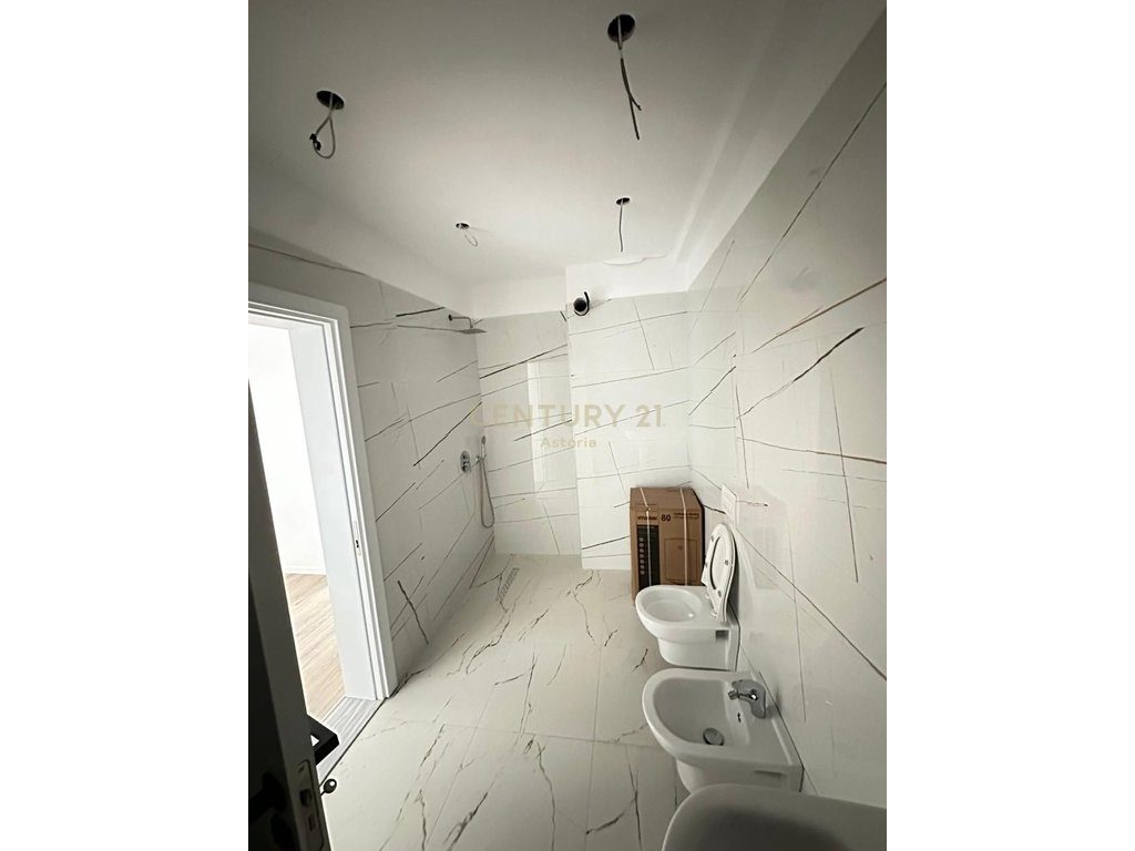 Jepet me qera apartament 1+1 tek Kompleksi “Splash Color”, Paskuqan,me administrim të paguar për tre vjet! - Century 21...