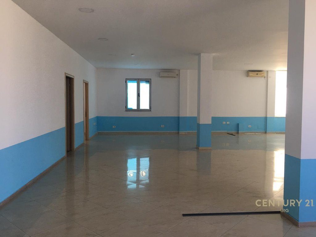 Ambient komercial per qera tek Medreseja