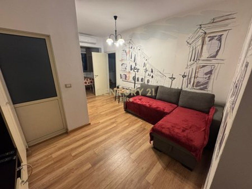 Apartament 1+1 me qira prane 21 Dhjetorit