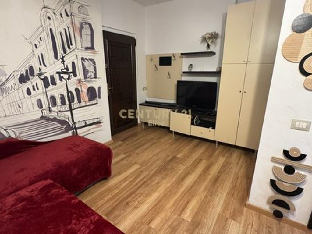 Apartament 1+1 me qira prane 21 Dhjetorit
