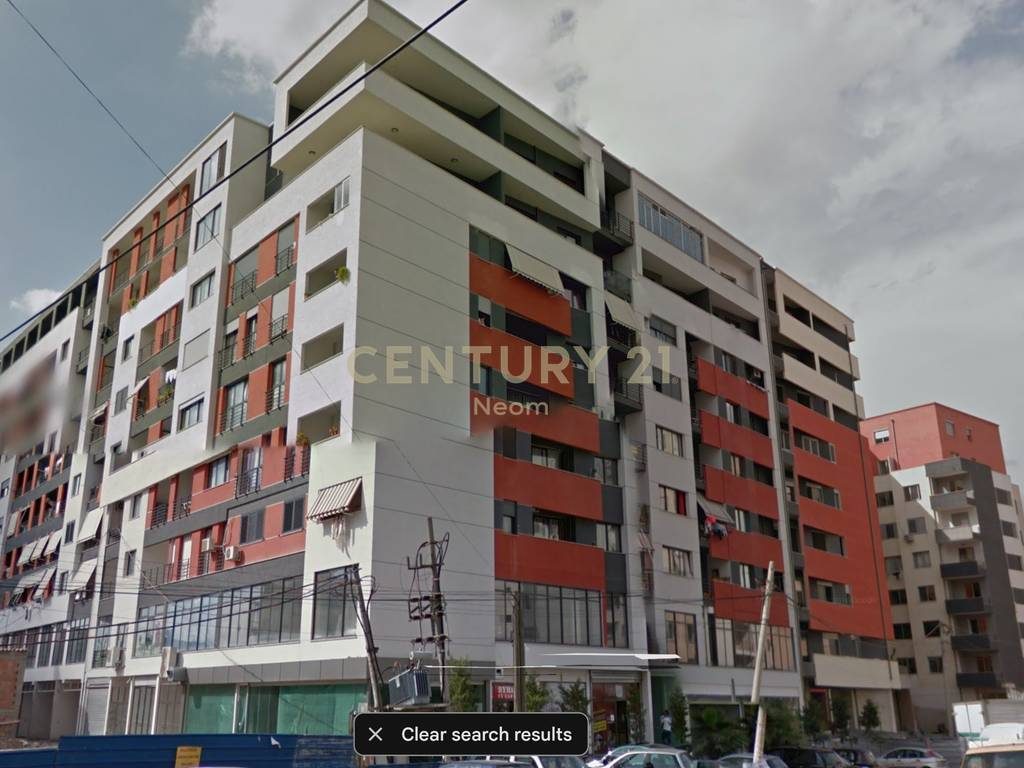SHITET KATI I FUNDIT NE ASTIR - NDAHET NE 3 APARTAMENTE