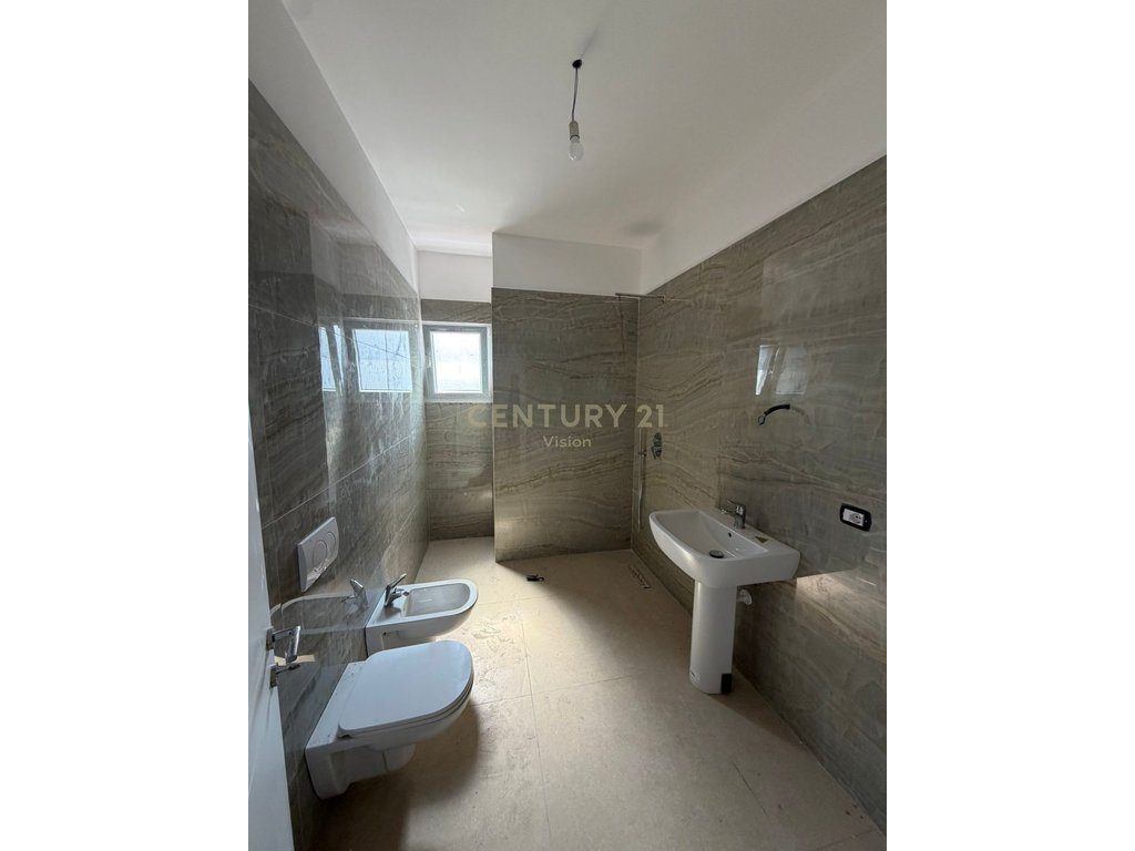 Apartament 1+1 Në Shitje në Qender Shëngjin - 113,400€ | 87.2 m²