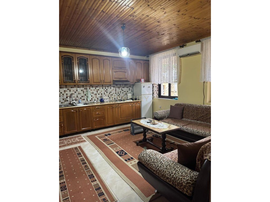 Shtëpi private dy kateshe per shitje prane Kolegjit Turk, Shkodër