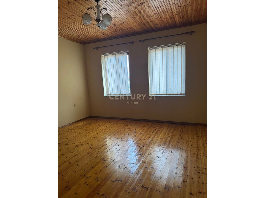 Shtëpi private dy kateshe per shitje prane Kolegjit Turk, Shkodër