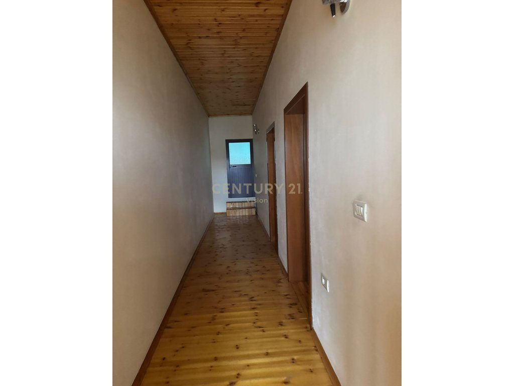 Shtëpi private dy kateshe per shitje prane Kolegjit Turk, Shkodër