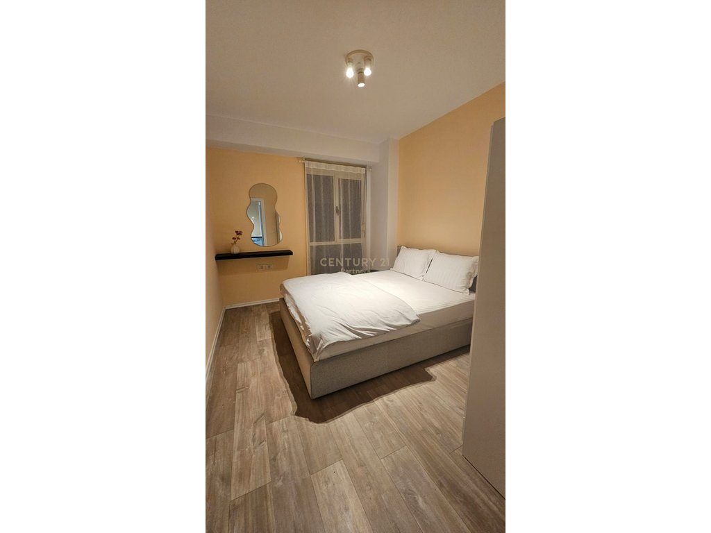 JAPIM ME QIRA  APARTAMENT 1+1 TE USLUGA !
