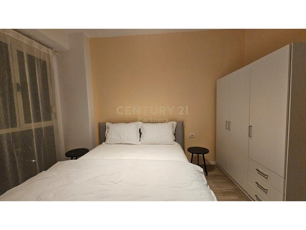 JAPIM ME QIRA  APARTAMENT 1+1 TE USLUGA !