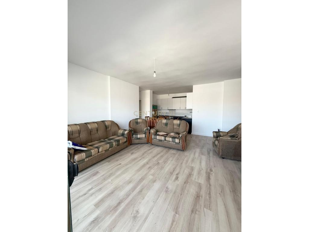Apartament 3+1+Ballkon tek Thesari, Fresku