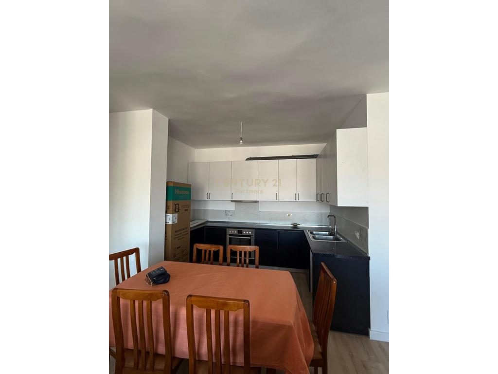 Apartament 3+1+Ballkon tek Thesari, Fresku