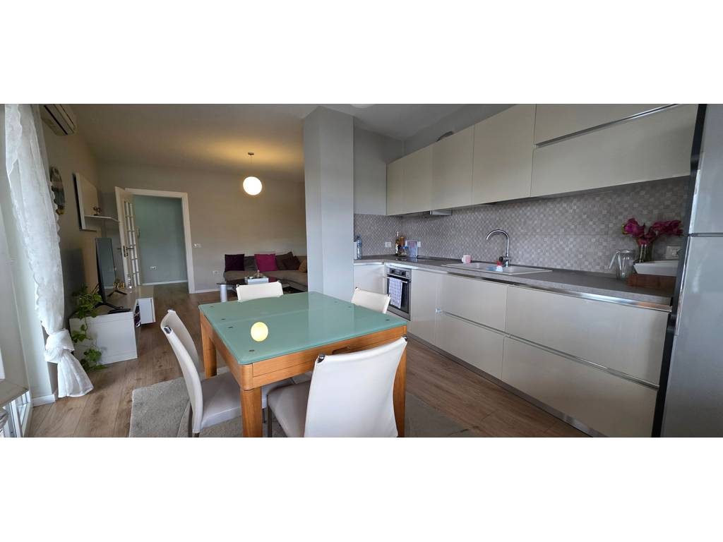 NË HYRJE DON BOSKO – PRANË ZOGUT TË ZI! SUPER APARTAMENT 2+1+2 ME VERANDË|26 m² | PËR SHITJE! (VIDEO) - Century 21 Alban...