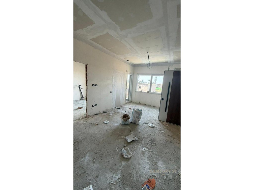 Apartament 1+1 per shitje tek Rr.Kavajes!