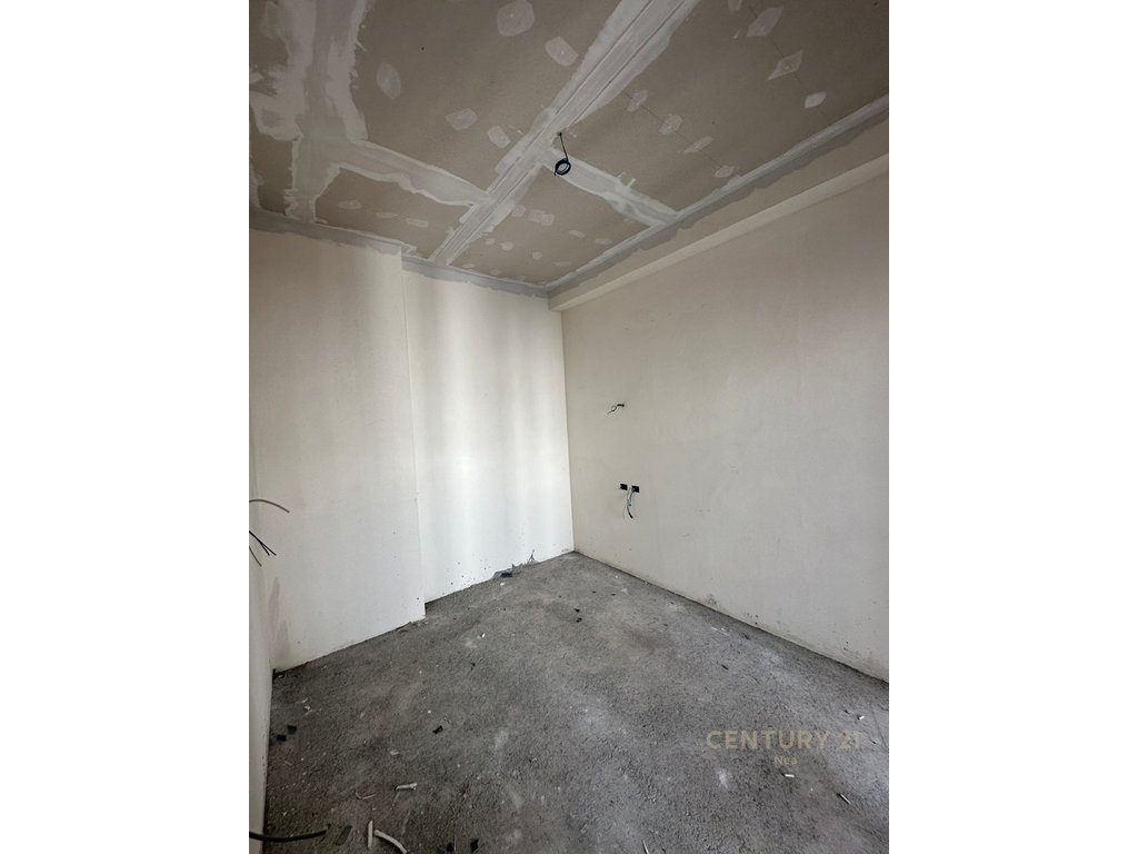 Apartament 1+1 per shitje tek Rr.Kavajes!