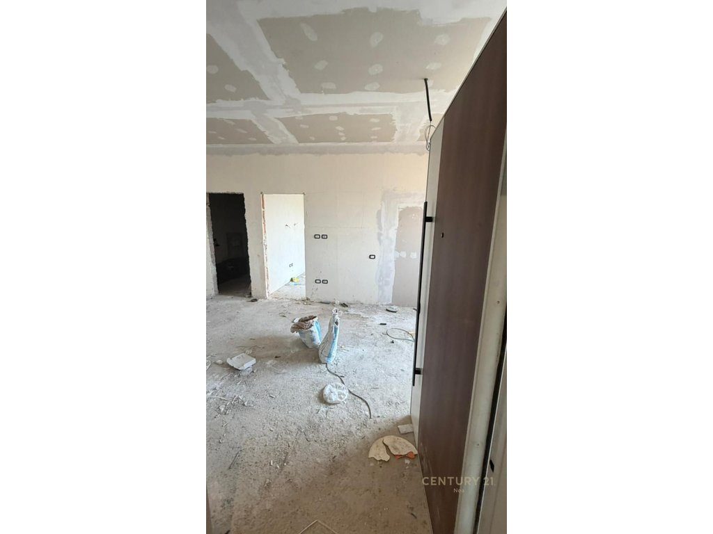 Apartament 1+1 per shitje tek Rr.Kavajes!