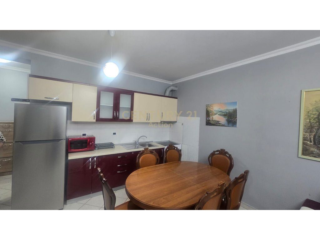 JAPIM ME QIRA APARTAMENT 2+1,ISH TREGU ELEKTRIK!