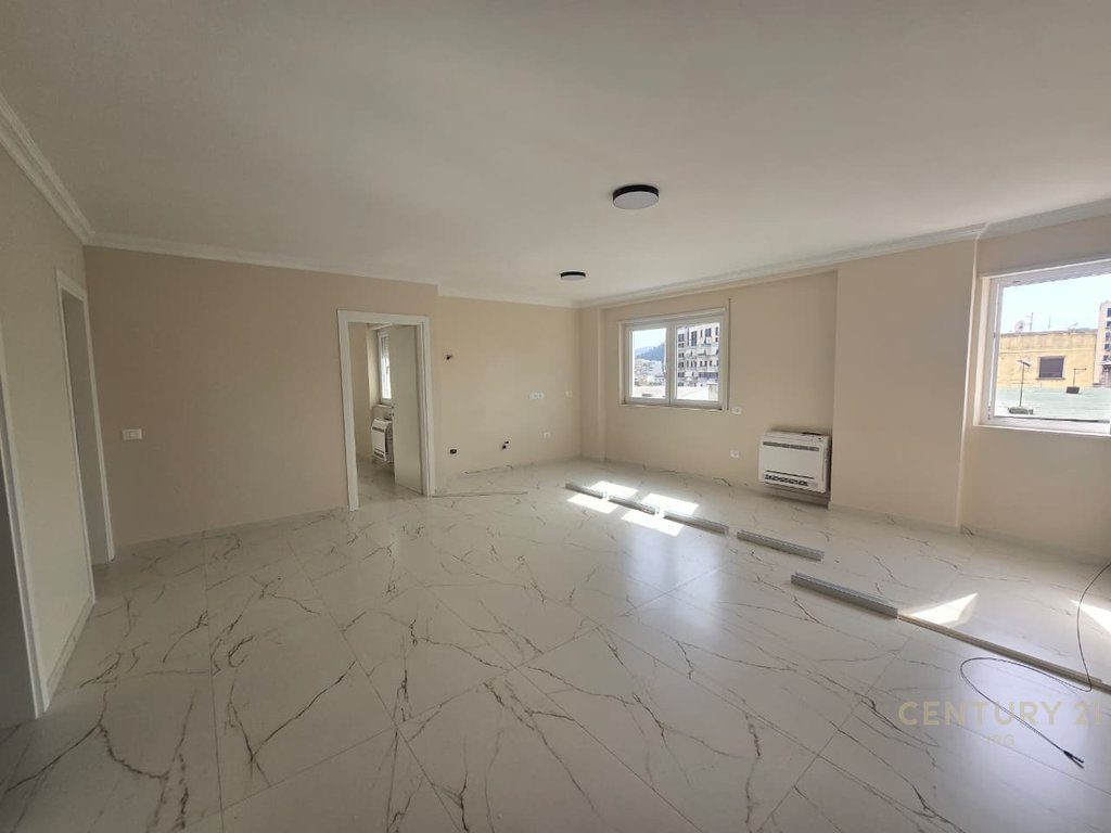 APARTAMENT 2+1 BOSH PER QIRA TE 'DONIKA CENTER'!