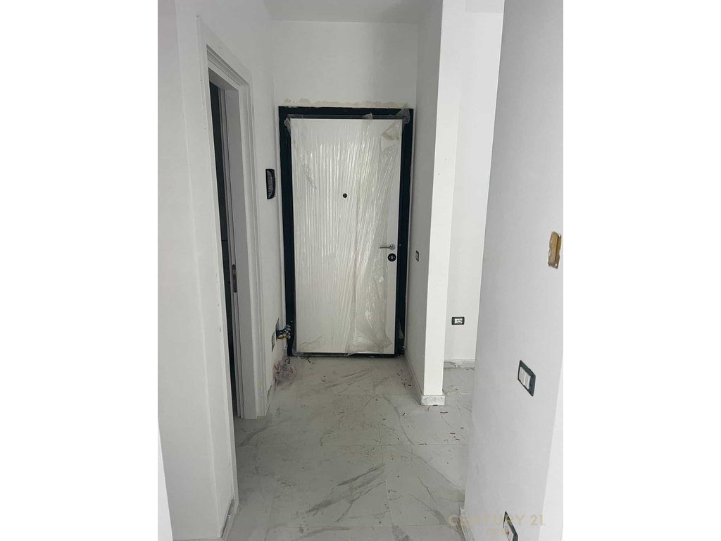 APARTAMENT 1+1 PER SHITJE , UNIVERS CITY!