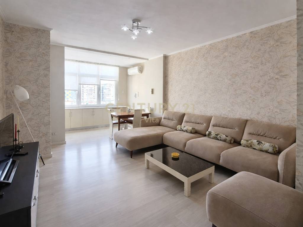 Shitet  Apartament  2+1  pranë Markatës së Fruta-Perimeve , Durres !!