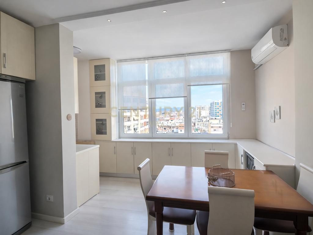Shitet  Apartament  2+1  pranë Markatës së Fruta-Perimeve , Durres !!