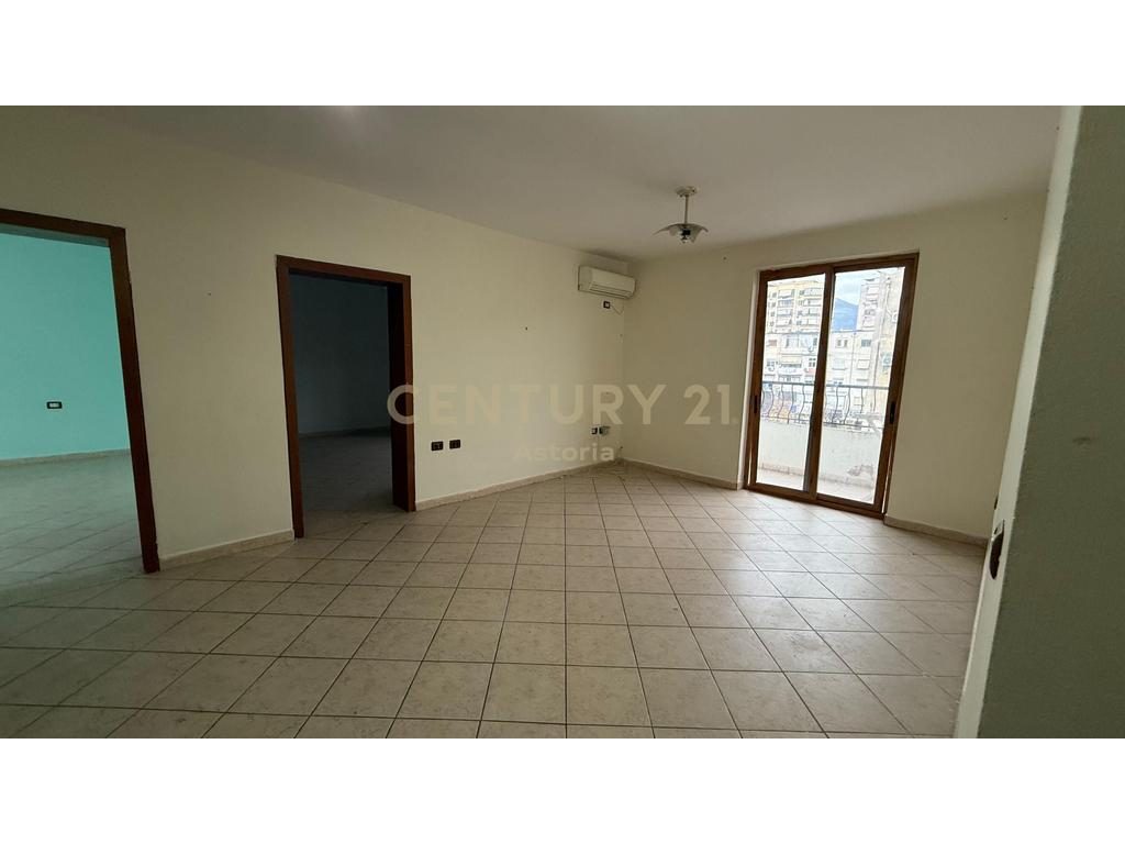 SHITET APARTAMENT 2+1+2  TE 21 DHJETORI