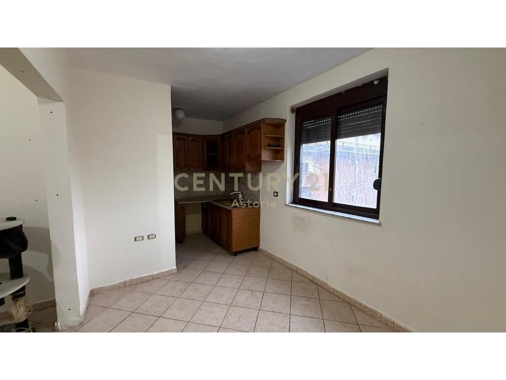 SHITET APARTAMENT 2+1+2  TE 21 DHJETORI