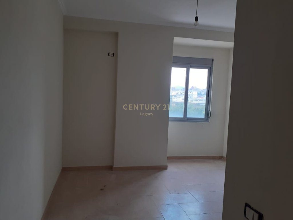 Shitet Apartament 2+1+2 Tualete + 1 Ballkon